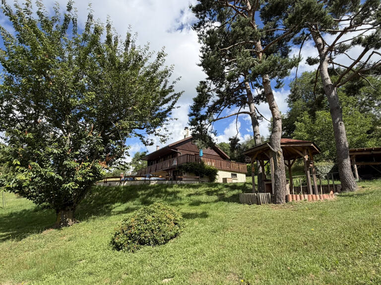 Chalet en bois sur 6174 m2 de terrain — photo 1