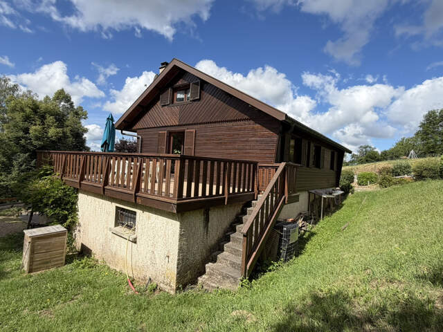 Chalet en bois sur 6174 m2 de terrain — photo du bien
