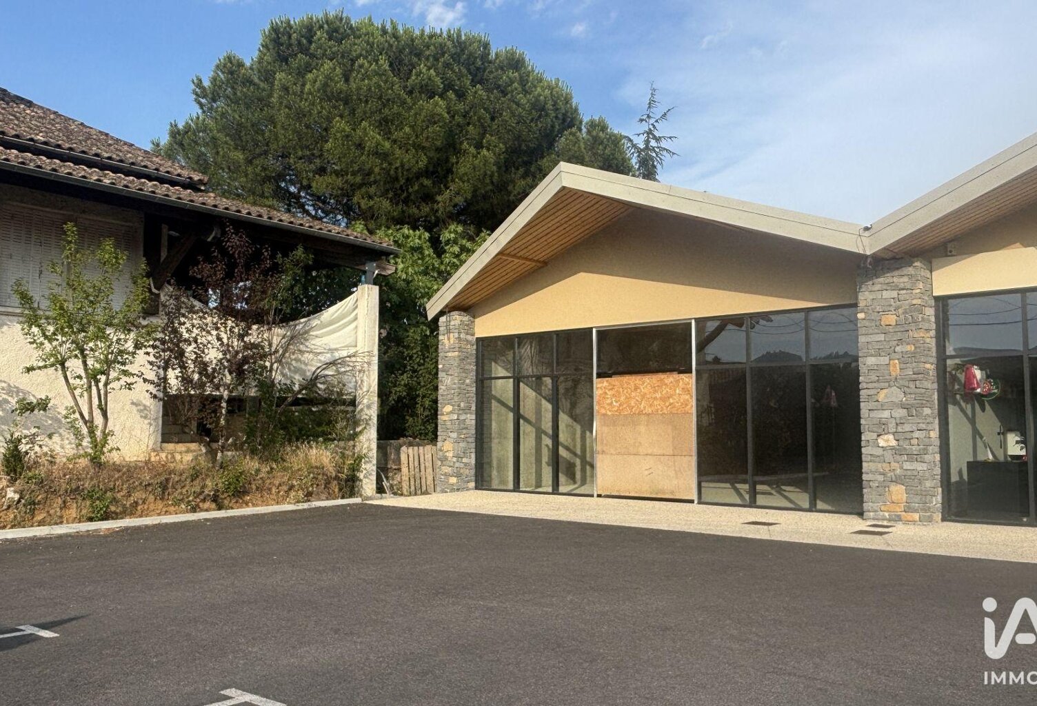 Location Boutique/Local commercial 142 m&sup2; — photo 1