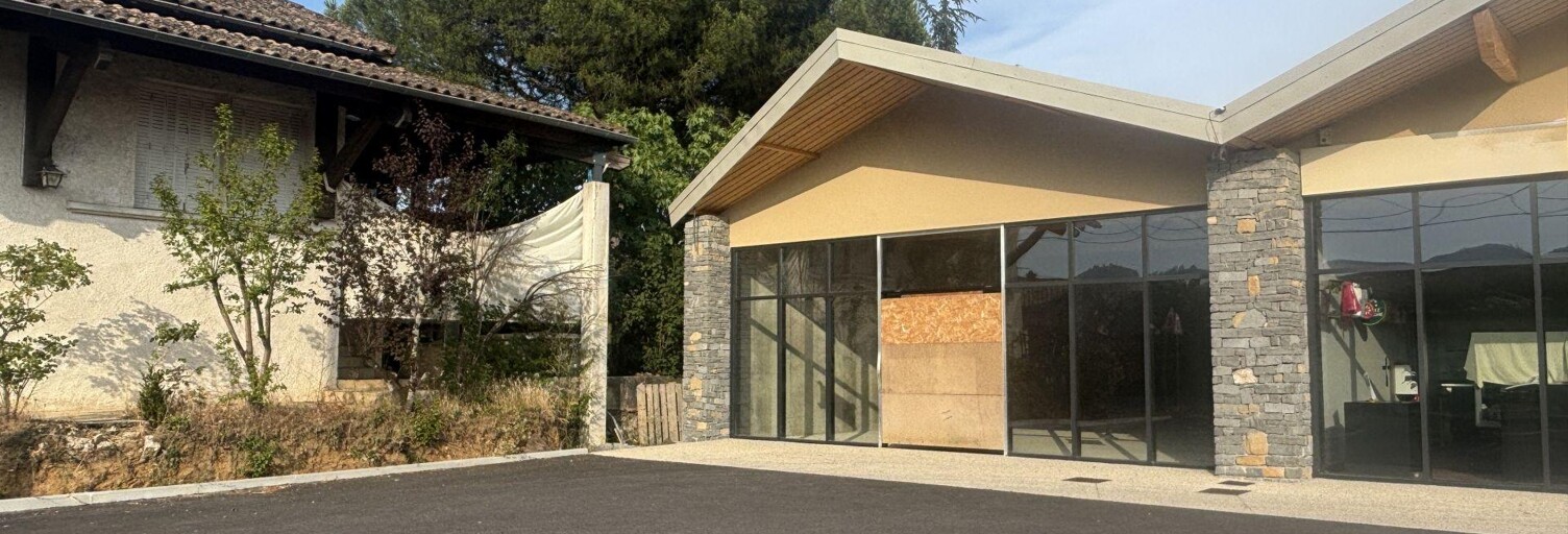 Commerce  142 m² à louer à Saint-Étienne-de-Fontbellon (07200)