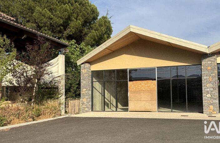 Location Boutique/Local commercial 142 m&sup2; — photo 2