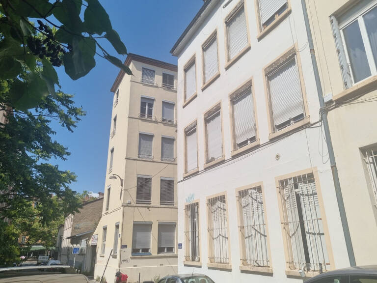 VENTE LYON 69001 - CANUT DE TYPE T3 DE 64M2 A POTENTIEL A 3MN A PIED DE LA PLACE DE LA CROIX ROUSSE — photo 1