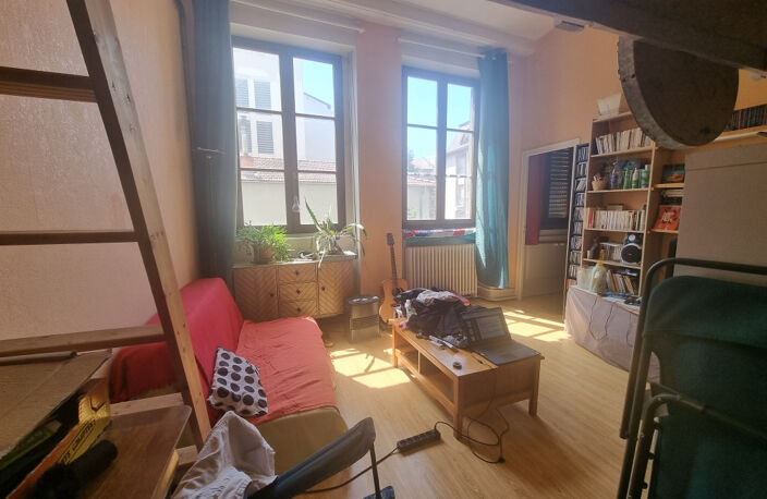 VENTE LYON 69001 - CANUT DE TYPE T3 DE 64M2 A POTENTIEL A 3MN A PIED DE LA PLACE DE LA CROIX ROUSSE — photo 3