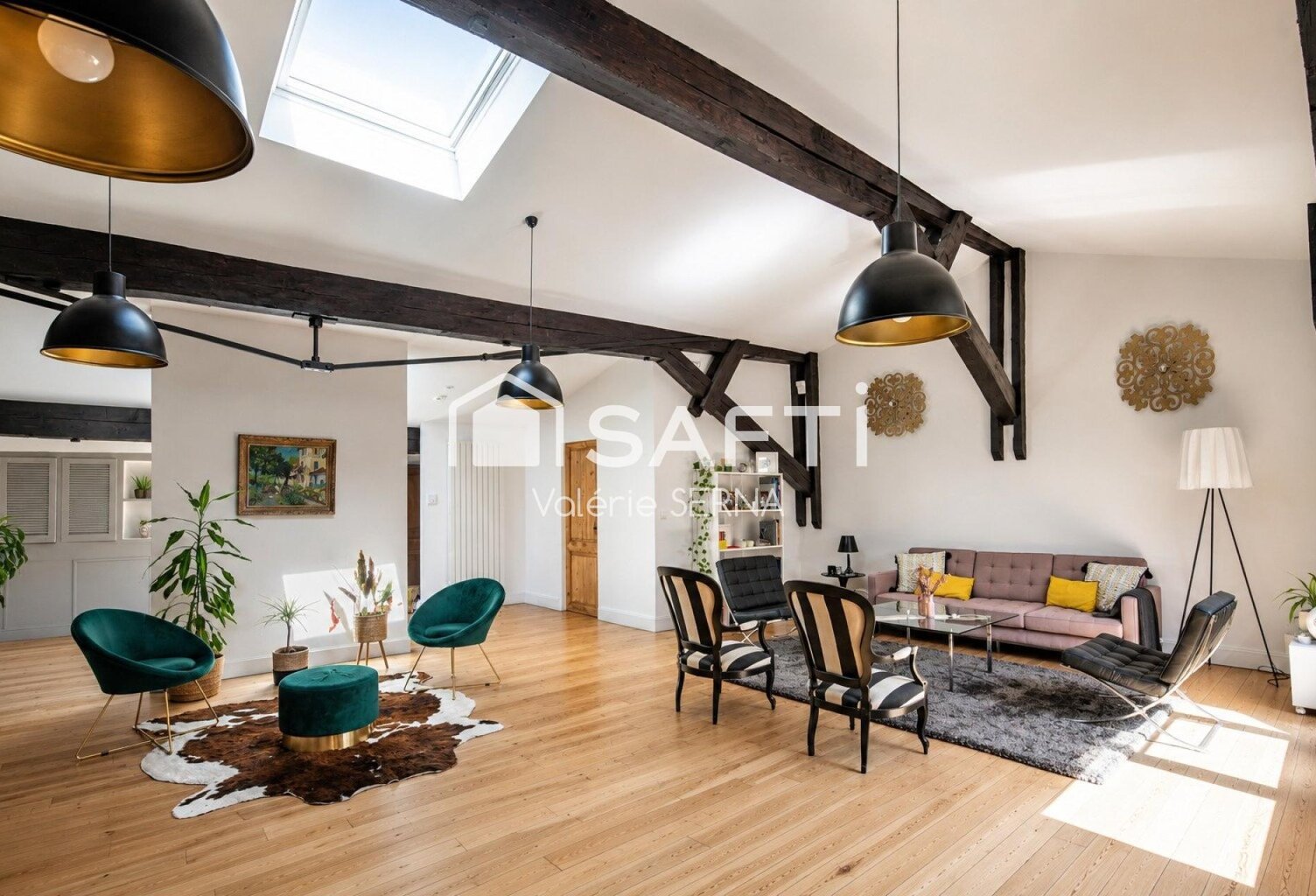 Loft de 280 m² + 320 m² de garages et box — photo 1