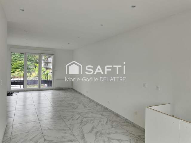 Immeuble Mixte comprenant duplex de 82 m2 et local commercial indépendant de 50 M2 avec cour privative. — photo du bien