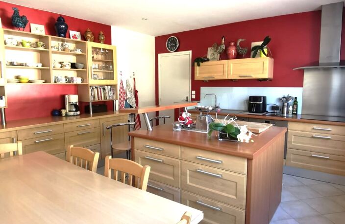 Vente Maison/villa 9 pièces — photo 2