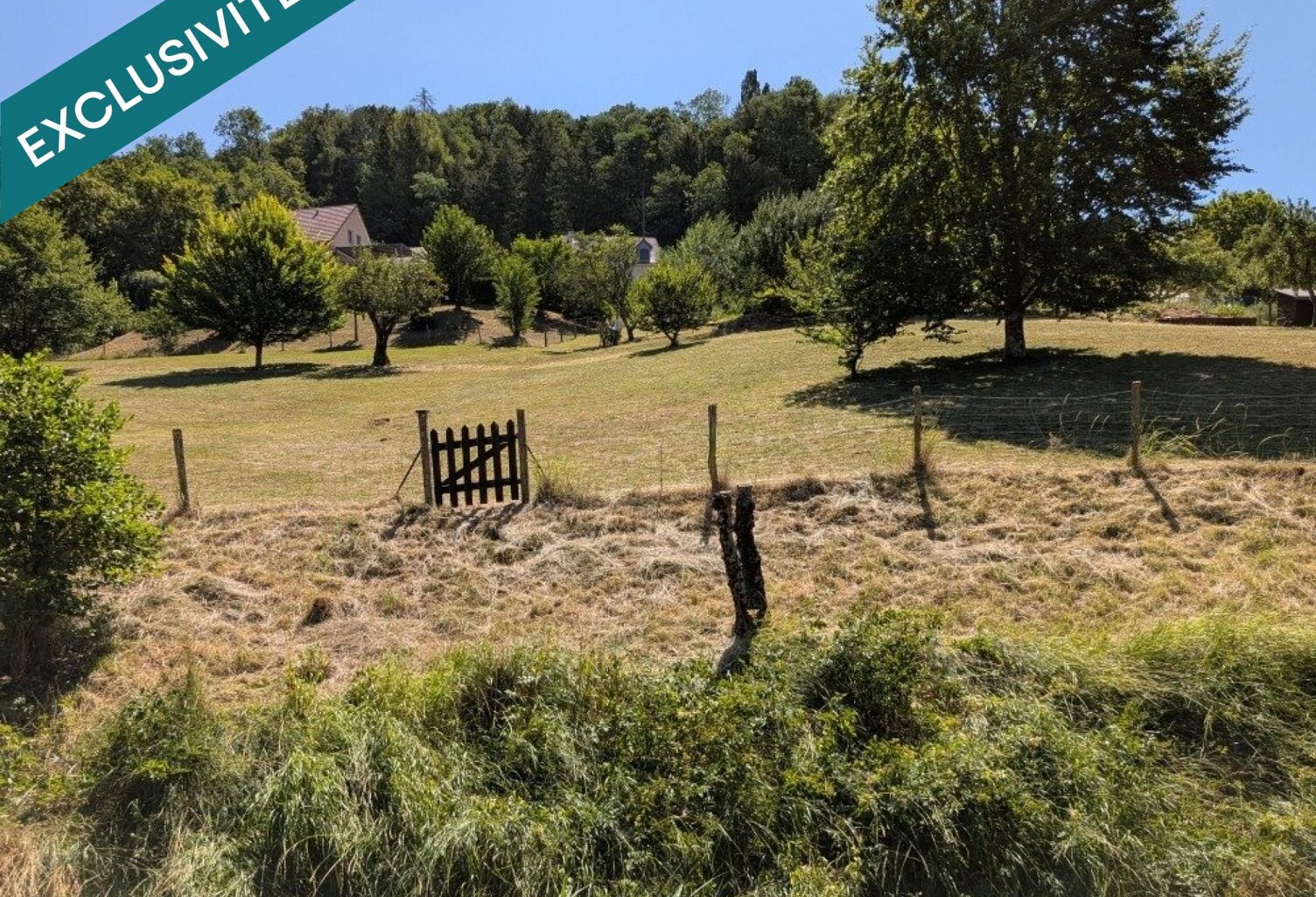 terrain constructible de 3348 m2 au calme à SALINS LES BAINS ( JURA) — photo 1