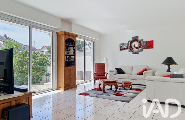 Vente Maison/villa 9 pièces — photo 2