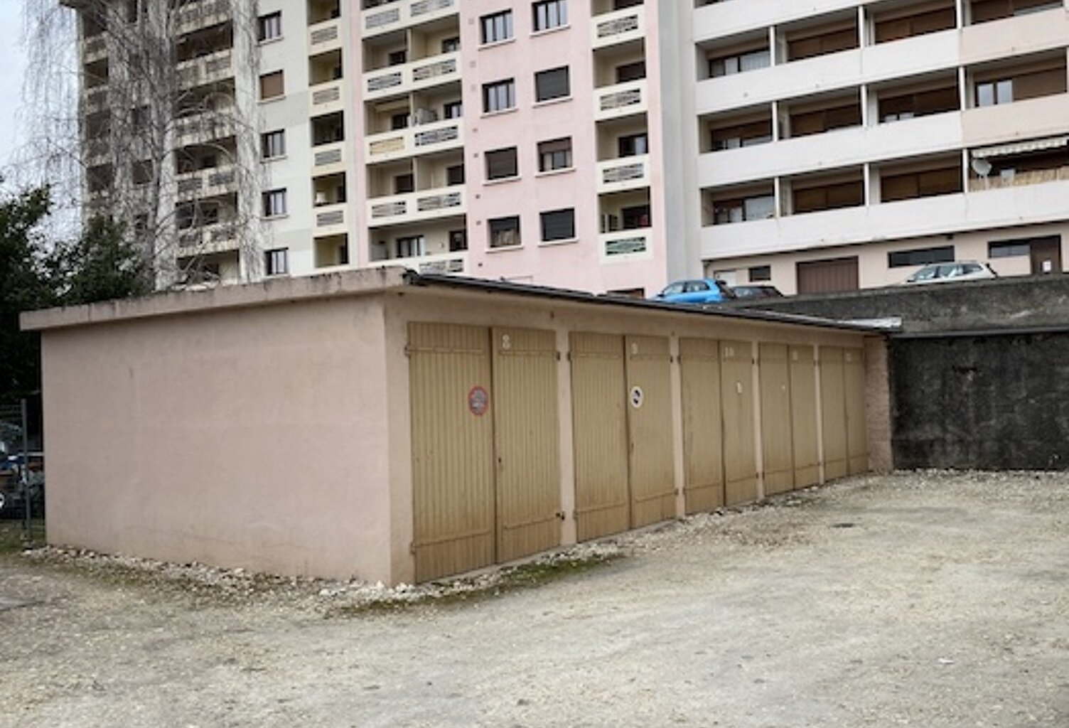 Garage à l'arrêt de tram Millet — photo 1