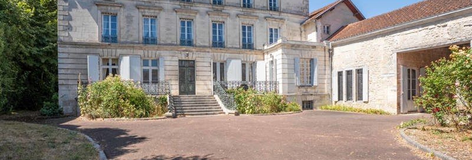 Maison 10 Pièces 456 m² à vendre à Châteauneuf-sur-Charente (16120)