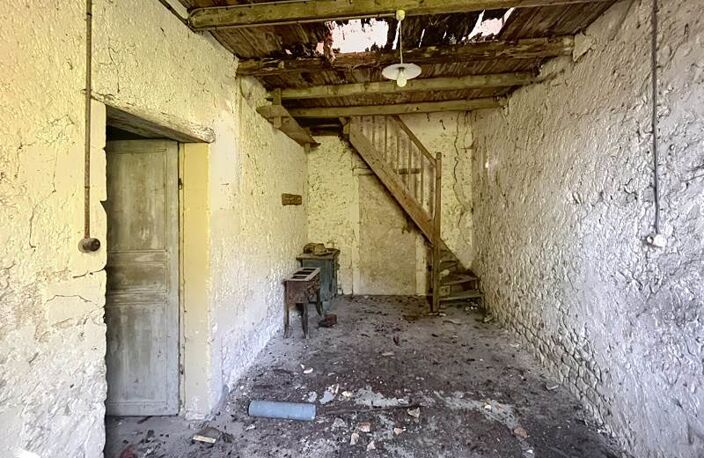 Maison en pierre de 3 pièces principales — photo 3