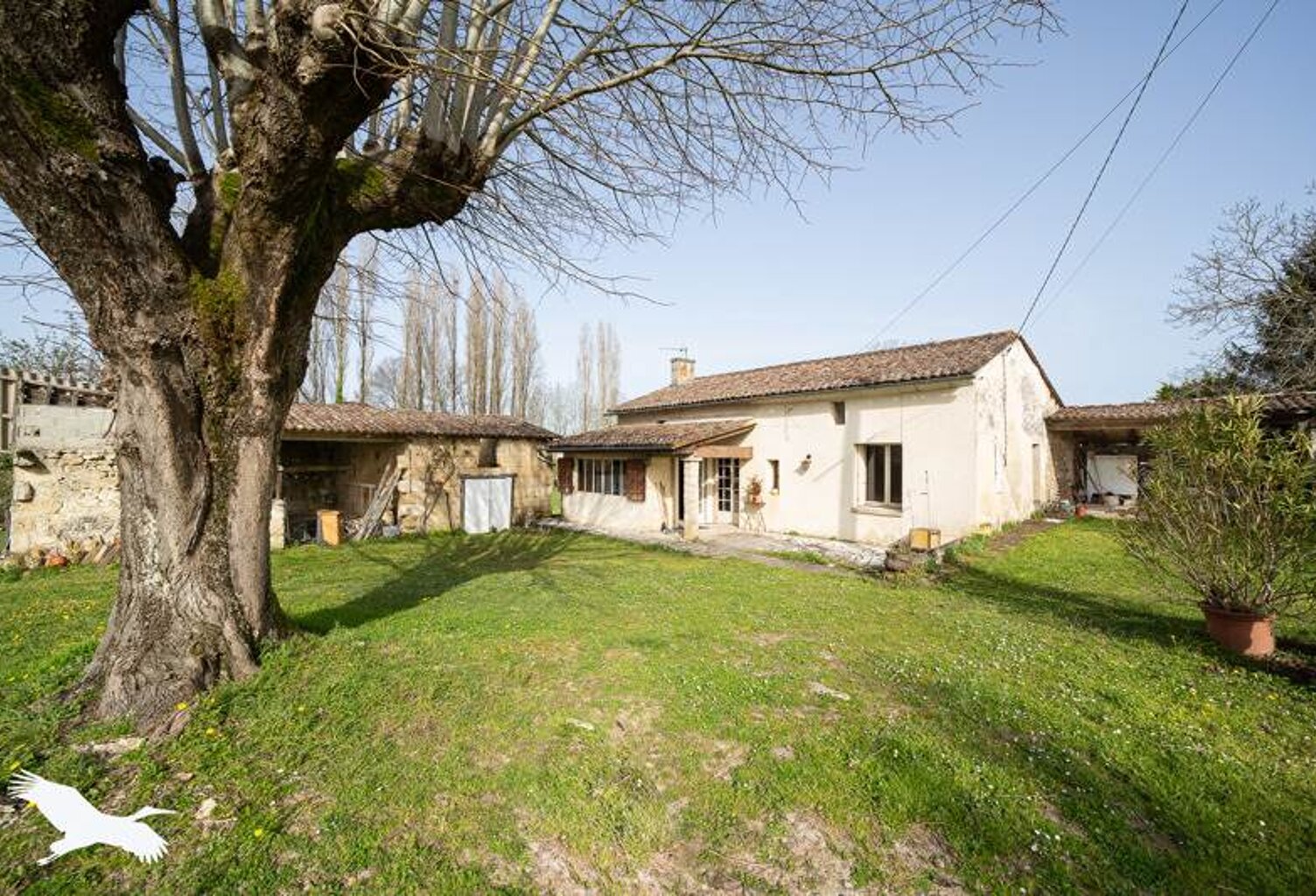 Maison en pierre de 3 pièces principales — photo 1
