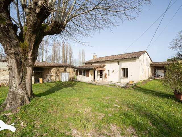 Maison en pierre de 3 pièces principales — photo du bien