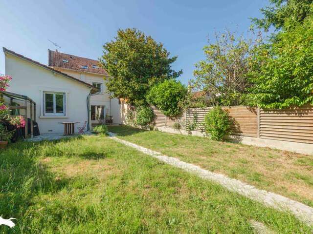 Maison en pierre de 6 pièces principales — photo du bien