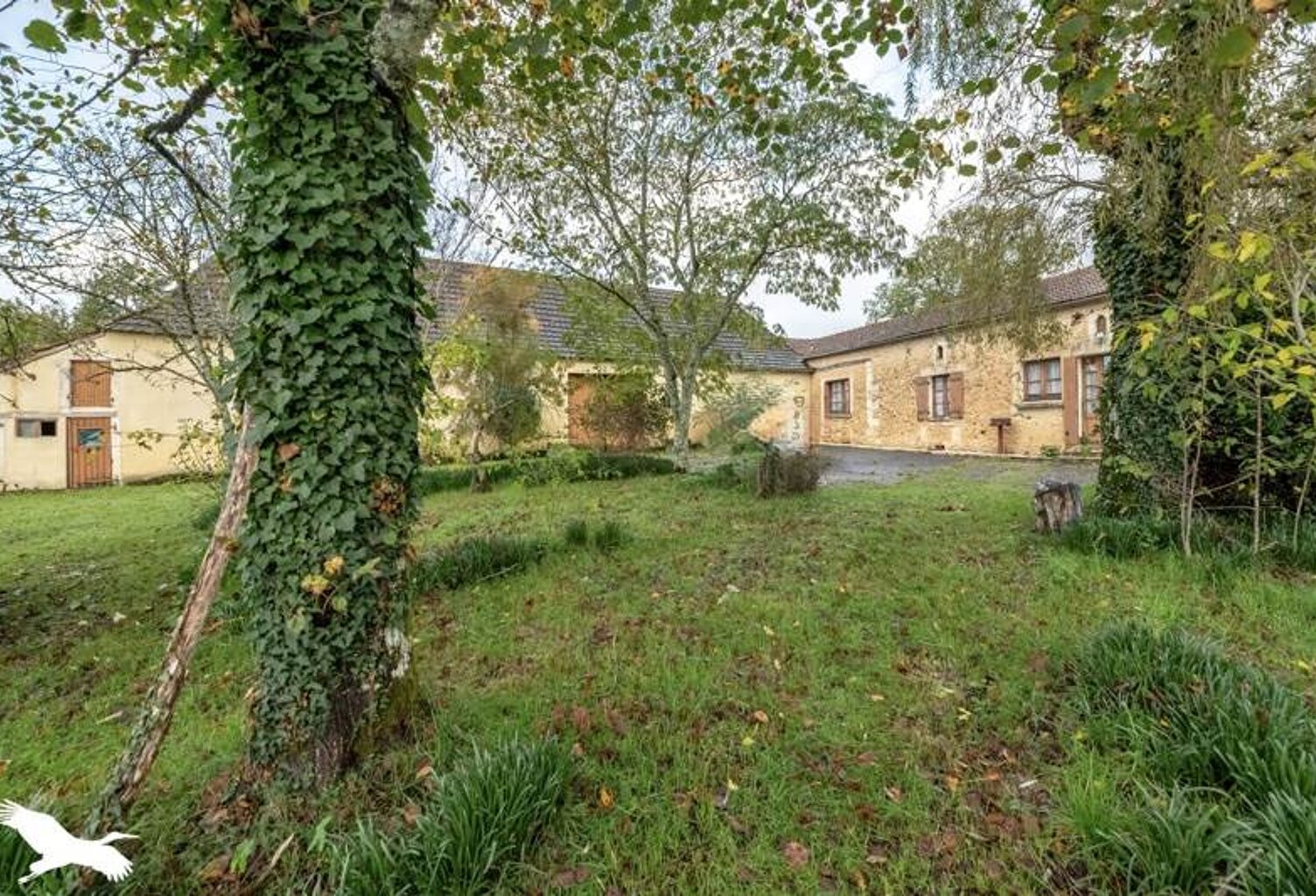 Maison en pierre de 5 pièces principales — photo 1