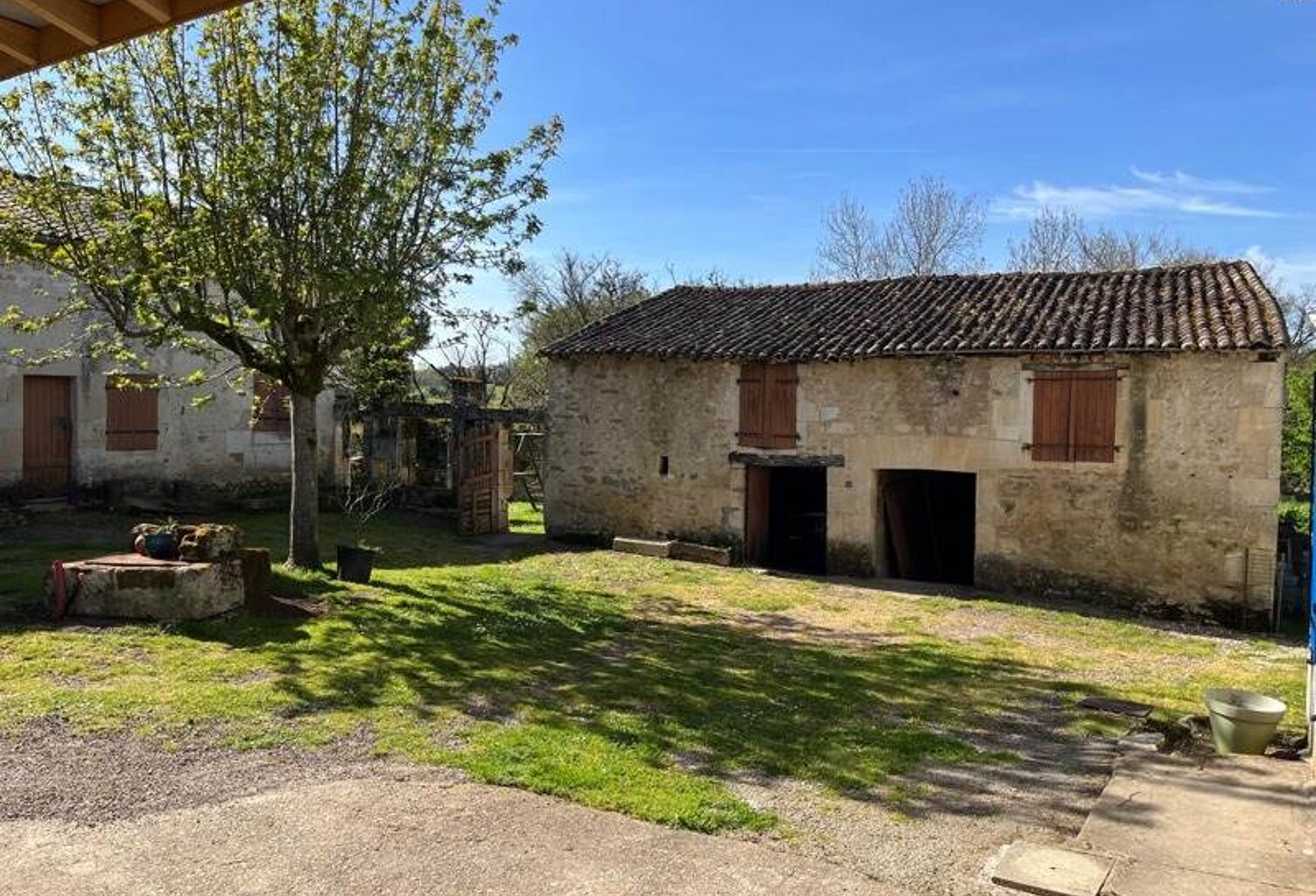 Maison en pierre de 5 pièces principales — photo 1