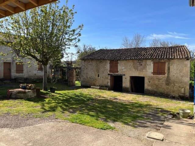 Maison en pierre de 5 pièces principales — photo du bien