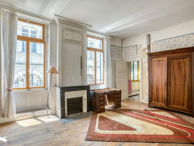 Maison en pierre de 8 pièces principales — photo du bien