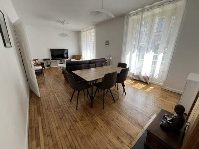 Maison en pierre de 4 pièces principales — photo du bien