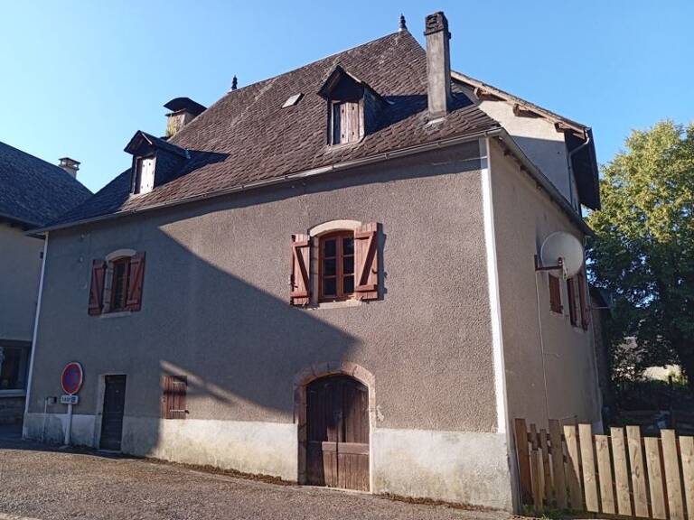 Maison en pierre de 7 pièces principales — photo 1