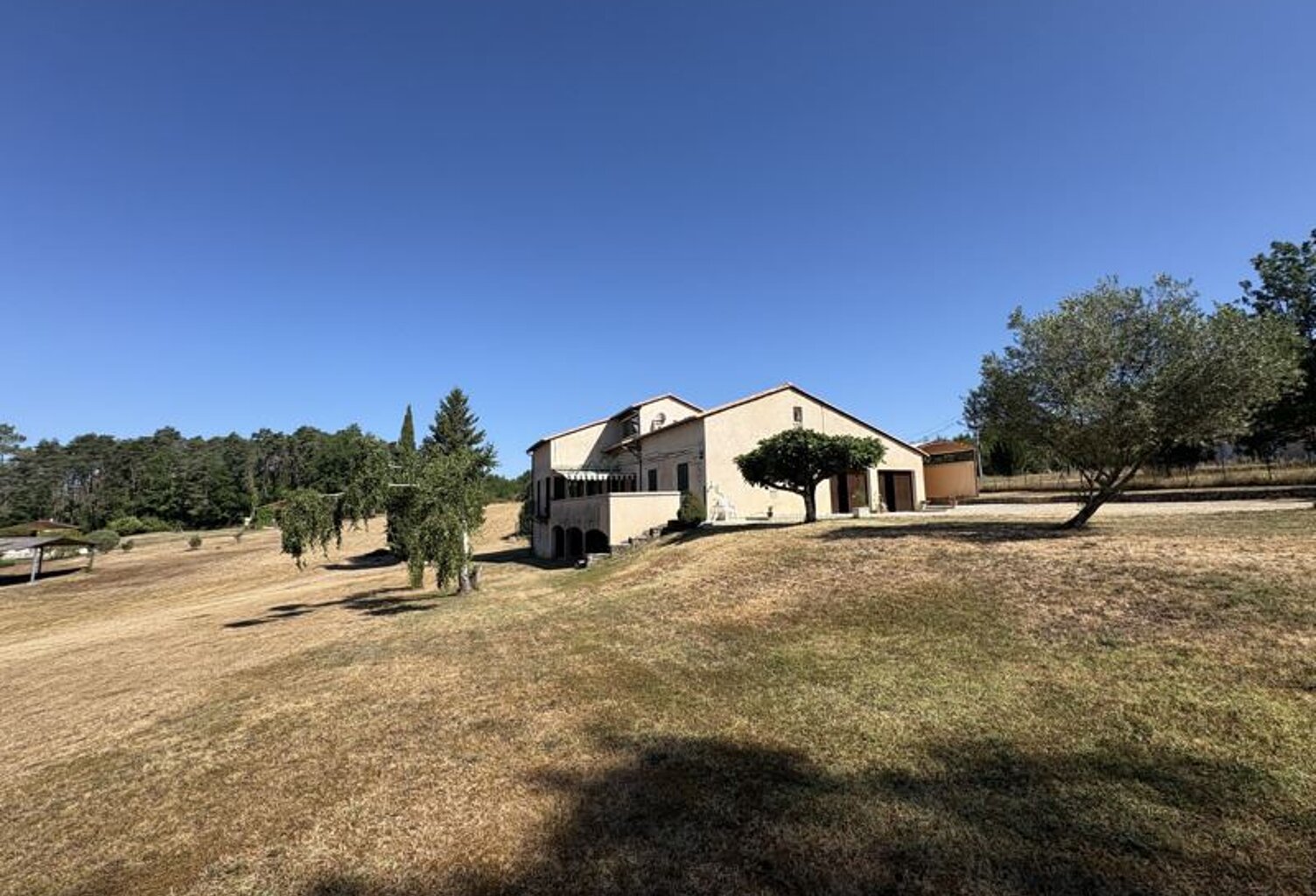 Contemporaine de 6 pièces principales — photo 1