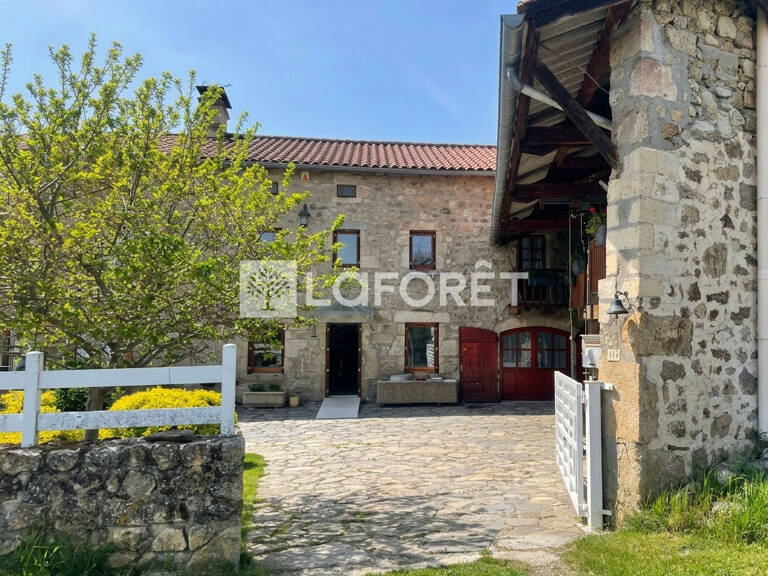 10 ' USSON EN FOREZ  ferme rénovée avec dépendances et terrain — photo 1