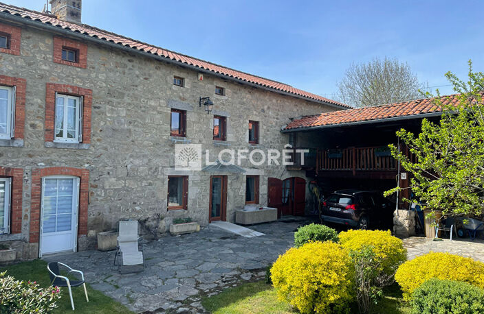 10 ' USSON EN FOREZ  ferme rénovée avec dépendances et terrain — photo 2
