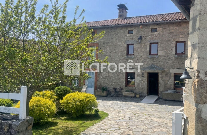 10 ' USSON EN FOREZ  ferme rénovée avec dépendances et terrain — photo 3