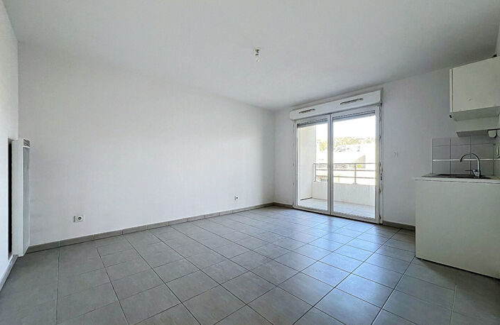 Dernier étage avec grande terrasse - Studio lumineux de 26,40 m² - Marseille 10e — photo 2