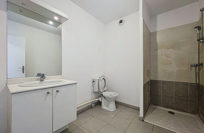 Dernier étage avec grande terrasse - Studio lumineux de 26,40 m² - Marseille 10e — photo 3