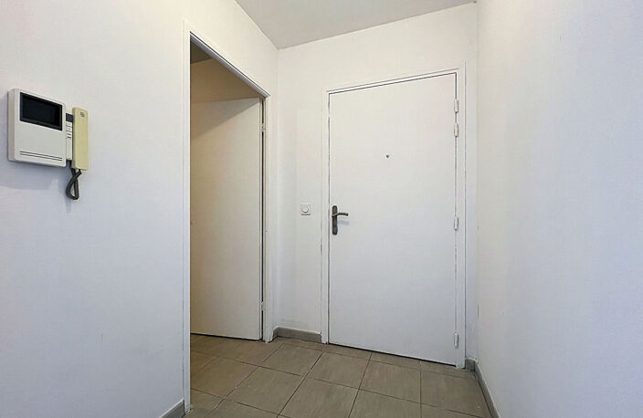 Dernier étage avec grande terrasse - Studio lumineux de 26,40 m² - Marseille 10e — photo 4