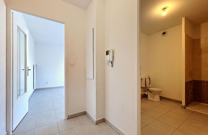Dernier étage avec grande terrasse - Studio lumineux de 26,40 m² - Marseille 10e — photo 5
