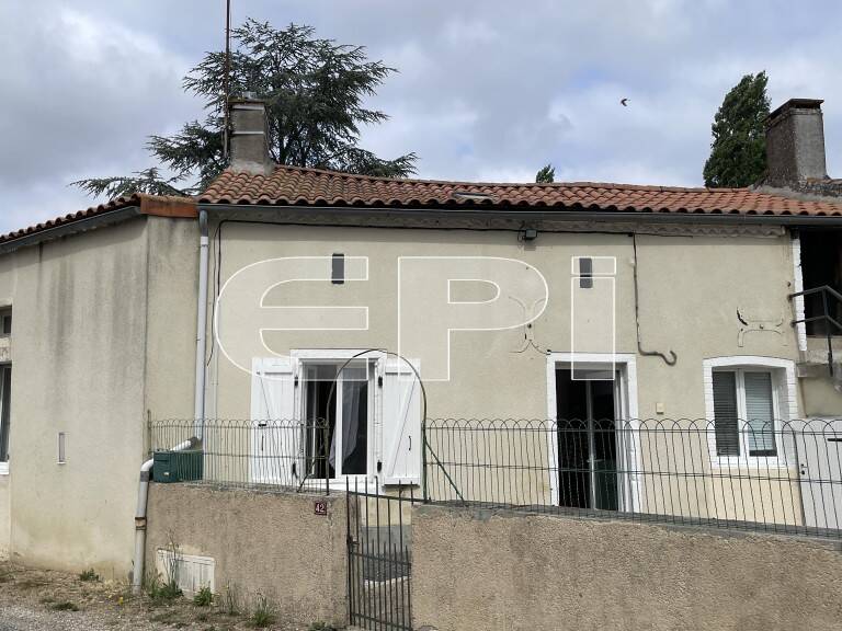 6 Km ST-VARENT axe THOUARS/BRESSUIRE MAISON comportant une pièc — photo 1