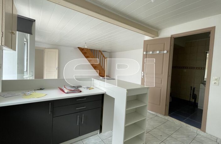 6 Km ST-VARENT axe THOUARS/BRESSUIRE MAISON comportant une pièc — photo 2