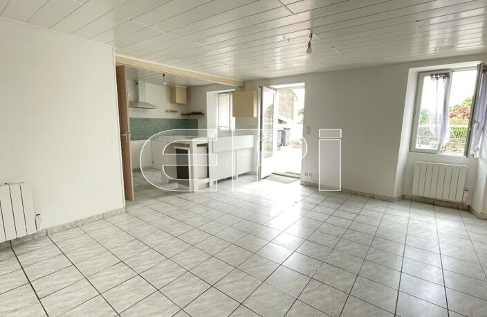 6 Km ST-VARENT axe THOUARS/BRESSUIRE MAISON comportant une pièc — photo 4