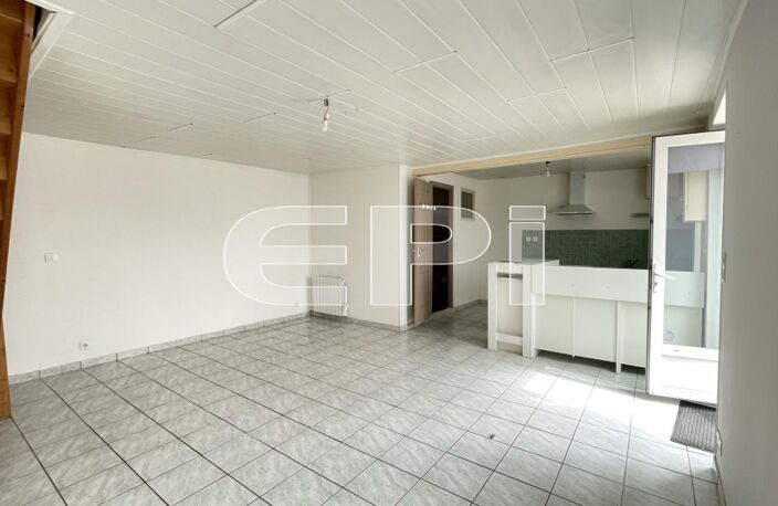 6 Km ST-VARENT axe THOUARS/BRESSUIRE MAISON comportant une pièc — photo 5