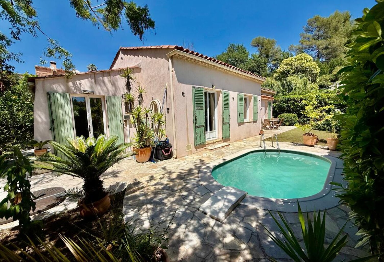 LA COLLE SUR LOUP Villa 101 m2 de plain-pied 4 Pièces Piscine — photo 1