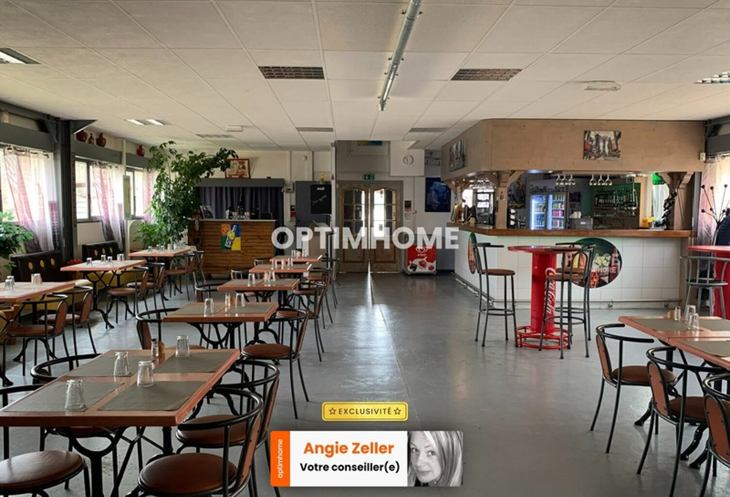 Murs et fonds de commerce - restaurant - salle de spectacle - appartement type 3 - atelier/garage - 450 m² - Saint-Pierre — photo 1