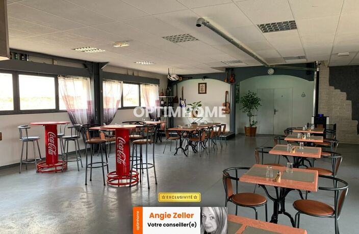 Murs et fonds de commerce - restaurant - salle de spectacle - appartement type 3 - atelier/garage - 450 m² - Saint-Pierre — photo 2