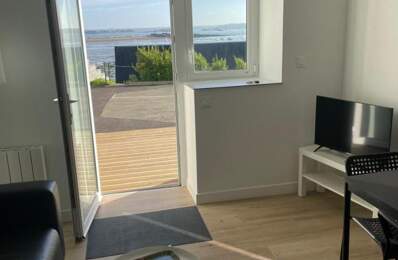 Appartement rez de jardin -2 pièces - Vue mer - Terrasse - Place de parking + cave — photo du bien