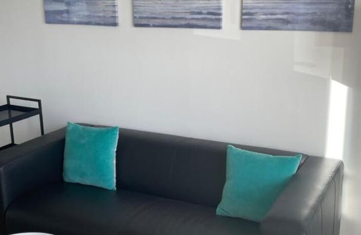 Appartement rez de jardin -2 pièces - Vue mer - Terrasse - Place de parking + cave — photo 3