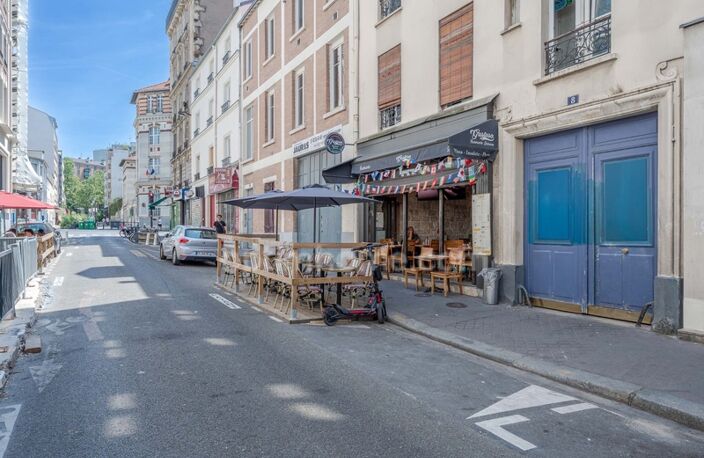 PARIS 10 – CANAL SAINT-MARTIN – STUDIO LUMINEUX – EMPLACEMENT PREMIUM — photo 2