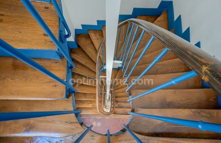 PARIS 10 – CANAL SAINT-MARTIN – STUDIO LUMINEUX – EMPLACEMENT PREMIUM — photo 3