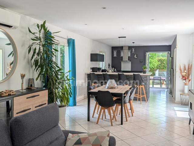 Maison familiale 127m² - 4 chambres - Terrain 1200m² - Piscine — photo du bien