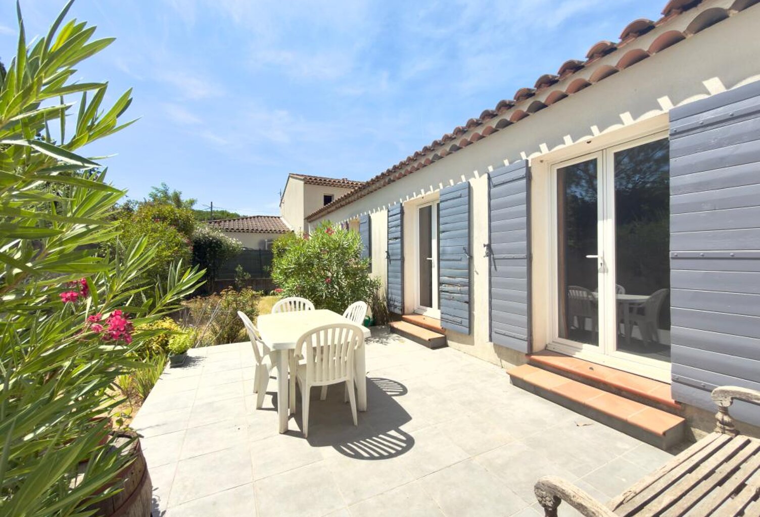 Maison plain pied avec garage et jardin — photo 1