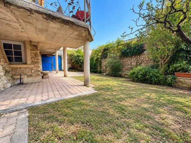 Maison en pierres avec jardin et garage en Drôme Provençale — photo du bien