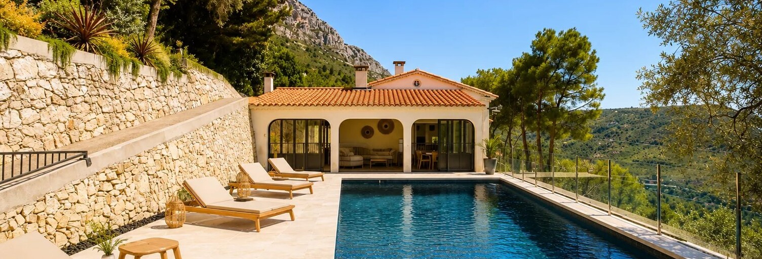 Maison 6 Pièces 322 m² à louer à Èze (06360)