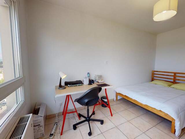 À LOUER – Chambre meublée en colocation – Oullins (69) — photo du bien