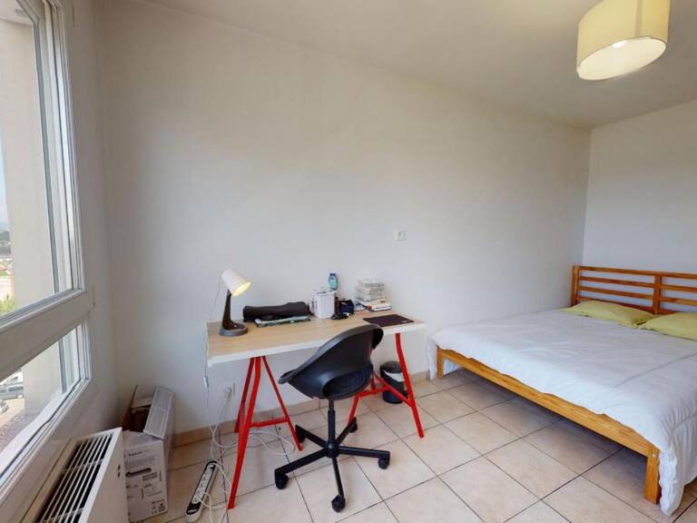 À LOUER – Chambre meublée en colocation – Oullins (69) — photo 1
