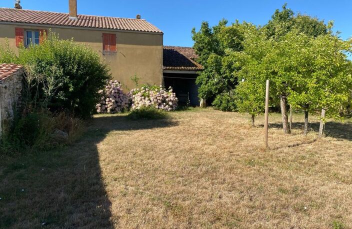Geay, Maison ancienne avec jardin et dépendance — photo 2